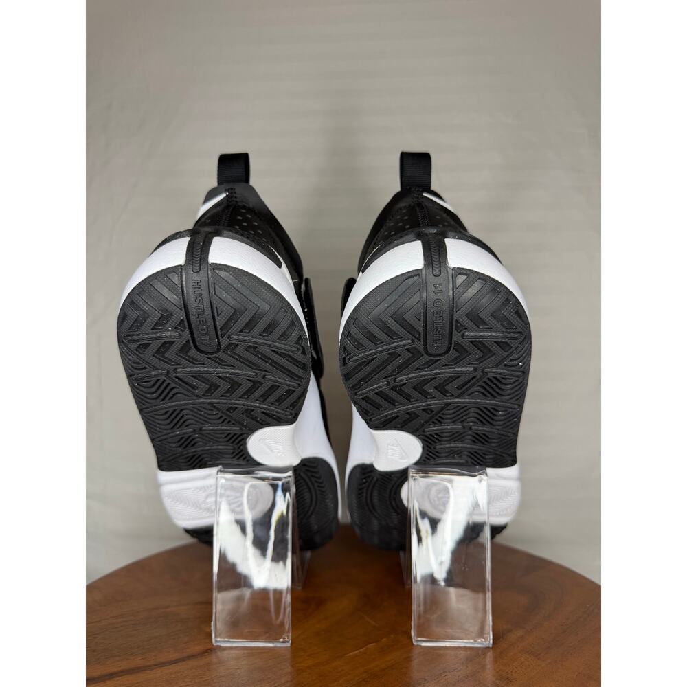 Nike Team Hustle D 11 GS Black White Basketball Shoes Youth 7Y Women’s 8.5 NWT - Picture 8 of 14